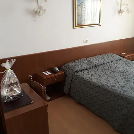 מלון Florida לידו די ג'סולו