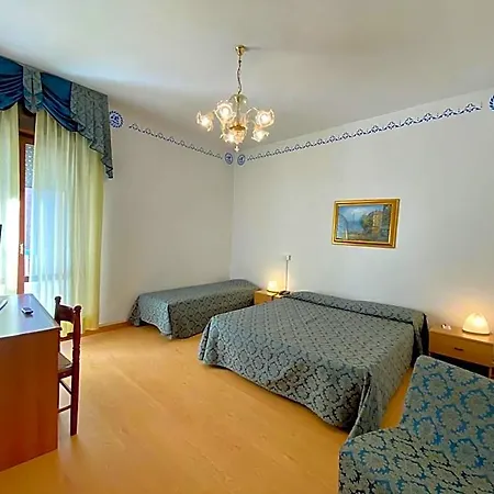 ホテル Florida 4*