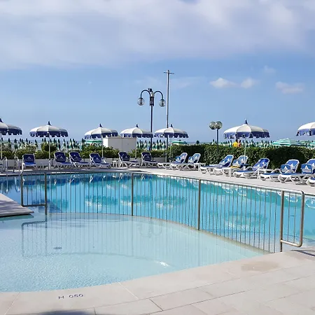 فندق Florida 4*